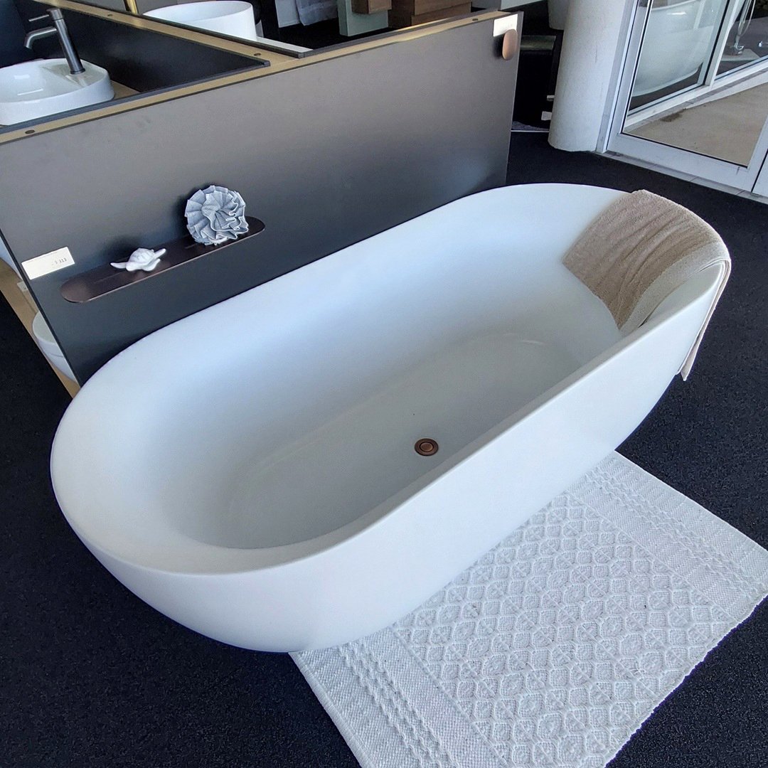 adria 1700 matte white freestanding bath