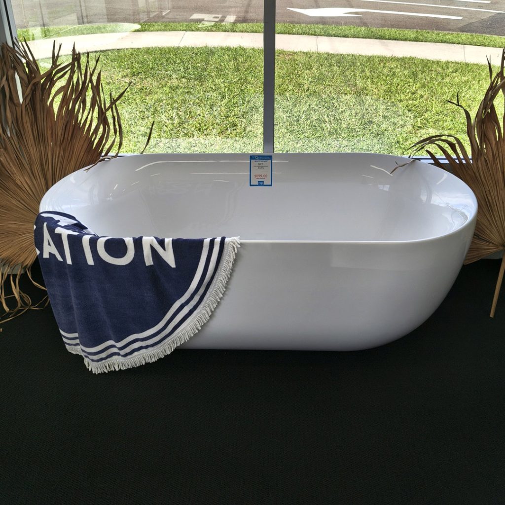 Adria 1700 gloss white acrylic freestanding bath.